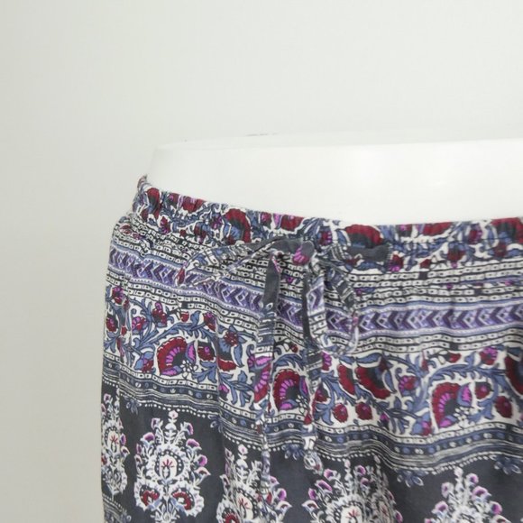 American Eagle White Maroon Navy Patterned Elastic Waist Casual Shorts Medium - Picture 5 of 10